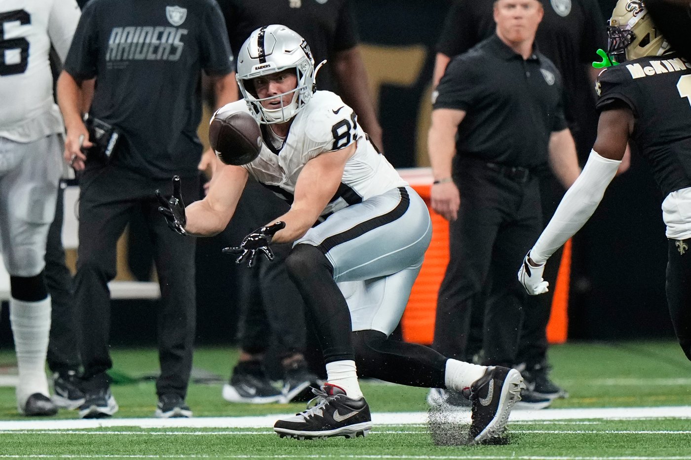 Kirk Cousins passes for 3 TDs and the unbeaten Raiders come back to top the Saints 35-27 | iNFOnews.ca