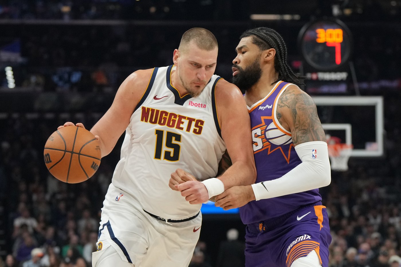 Jokic scores 26 and Murray adds 24 to lead the hot-shooting Nuggets past the Suns 130-112 | iNFOnews.ca