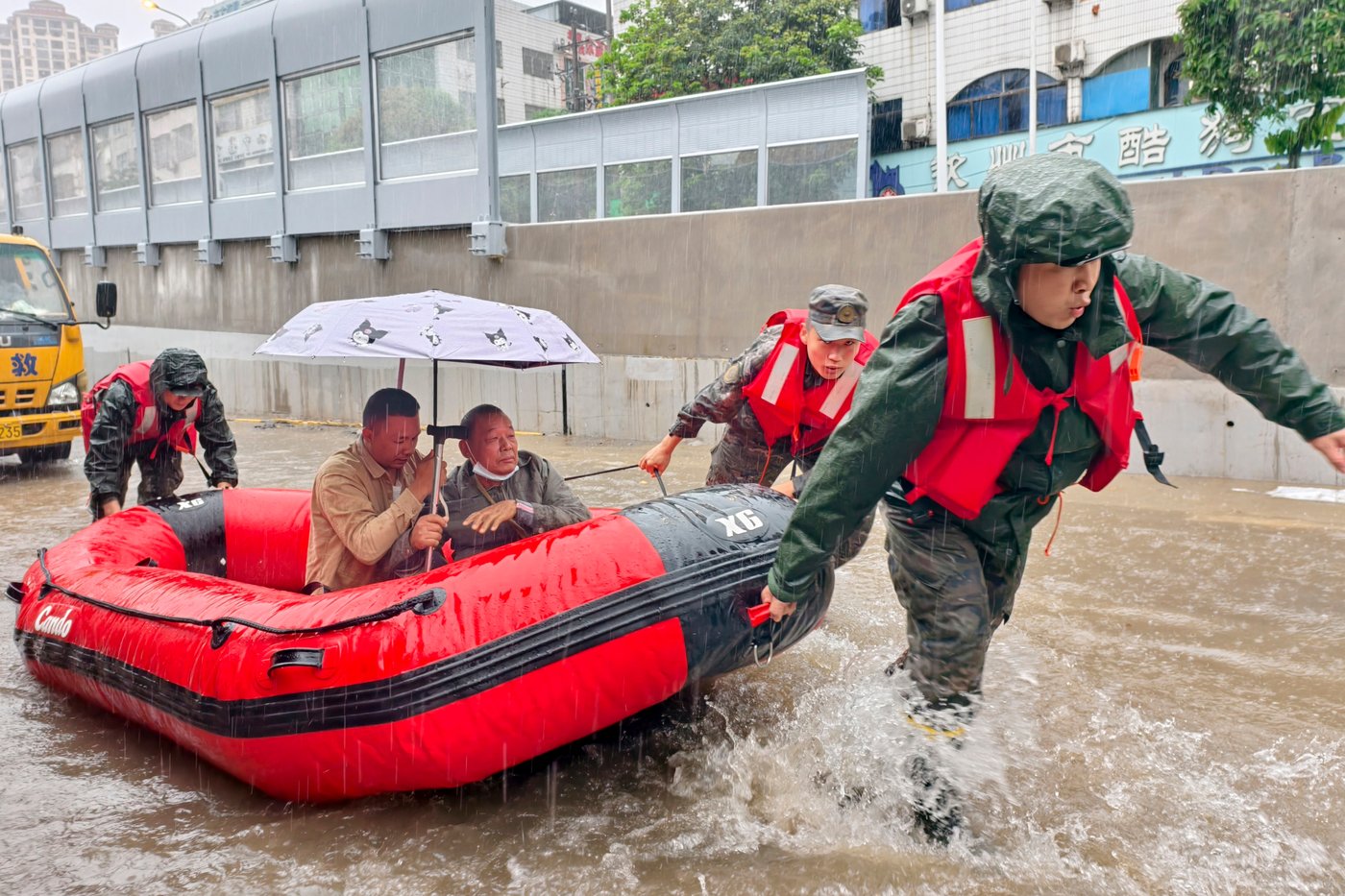 Heavy flooding in southern China forces evacuations and leaves vehicles submerged | iNFOnews.ca Heavy flooding in southern China forces evacuations and leaves vehicles submerged | iNFOnews.ca