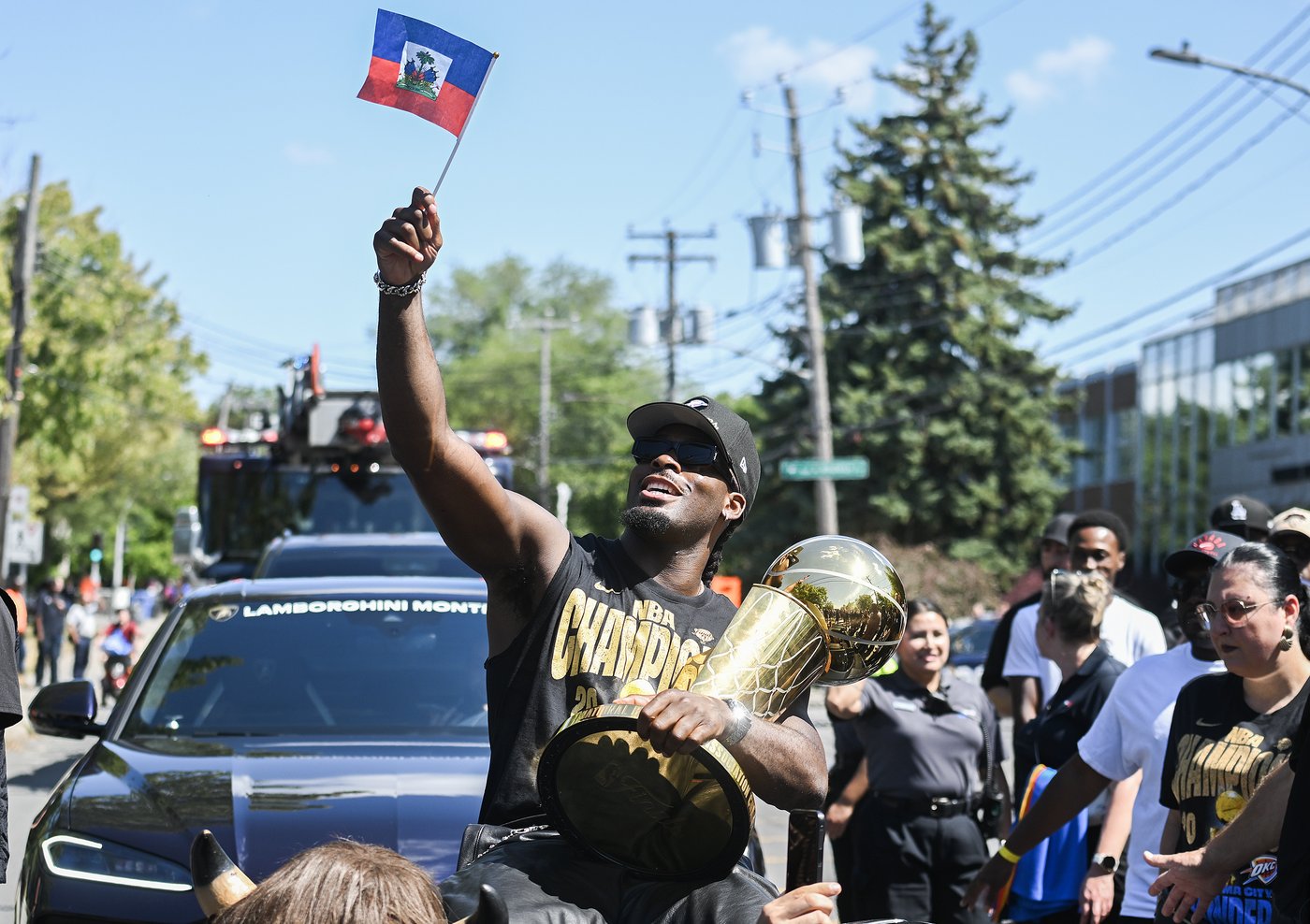 'Lu the champ': Fans pack Montreal North for Dort's NBA championship parade | iNFOnews.ca