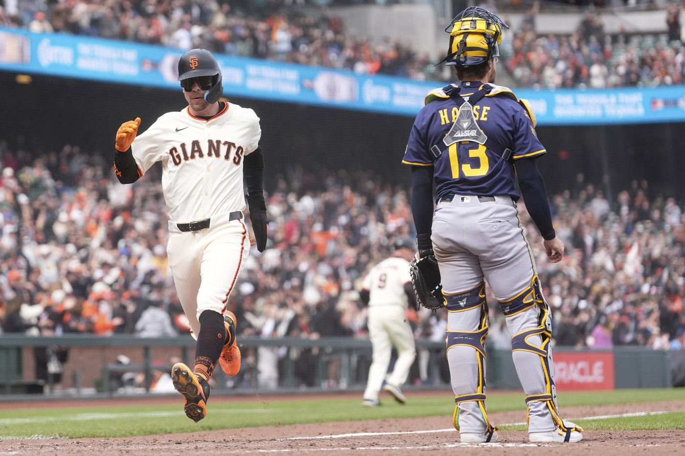 Yastrzemski and Chapman homers help Giants rally past the Brewers 6-5 | iNFOnews.ca
