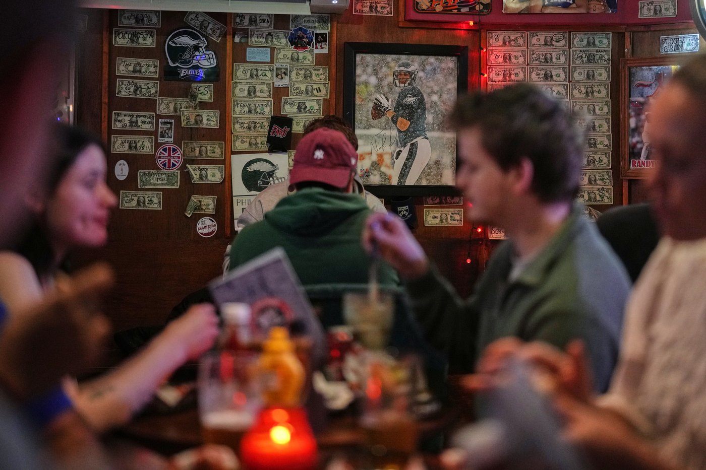It’s special: Philly-style dive bar in London a hit with Eagles fans from US and UK | iNFOnews.ca