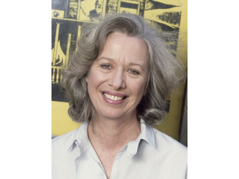 Polly Holliday, theater star famous as the tart waitress Flo on sitcom 'Alice,' dies at 88 | iNFOnews.ca