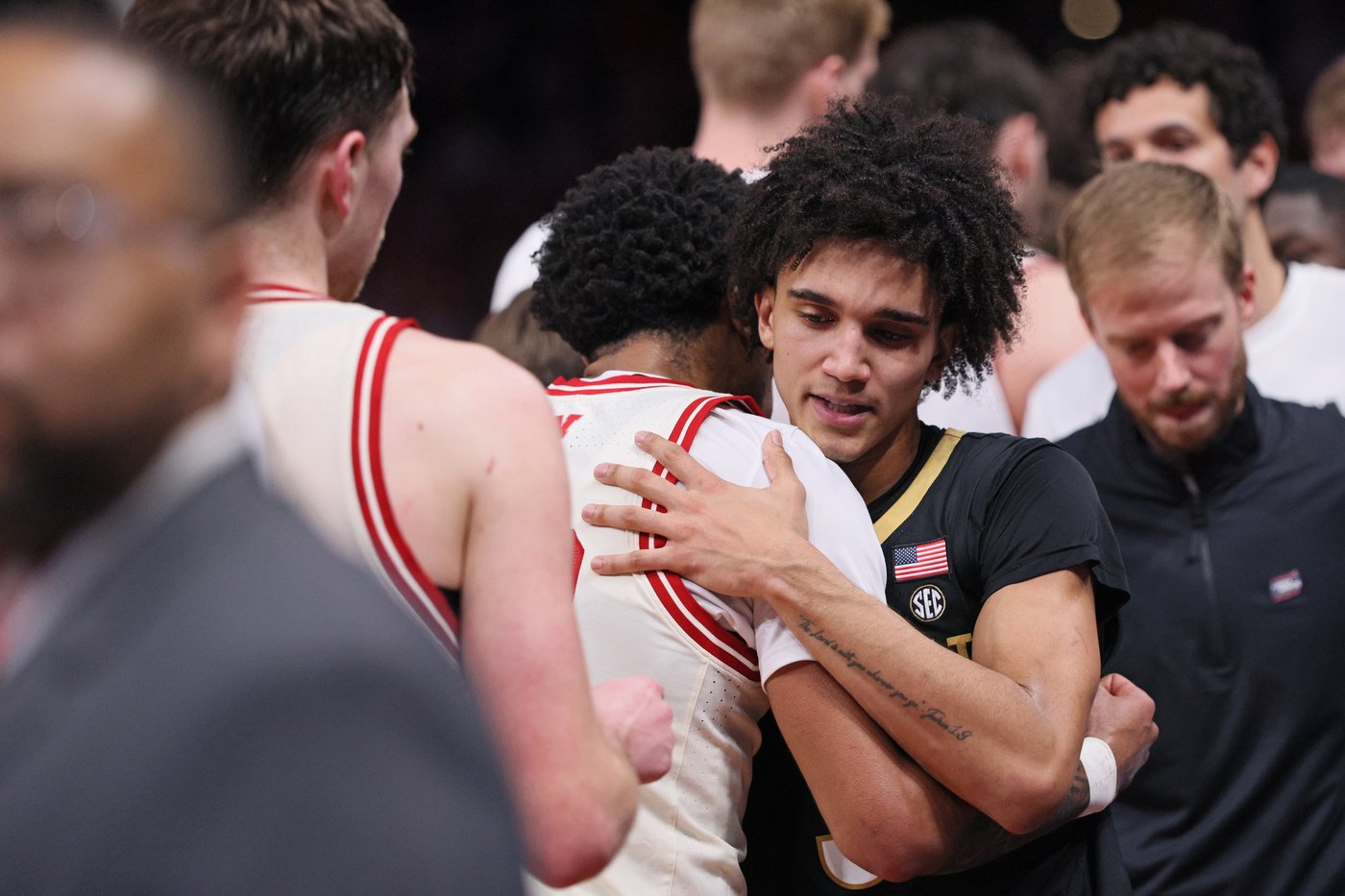 Nearly the greatest buzzer-beater ever? Half-court heave from Vanderbilt's Tyler Tanner rims out | iNFOnews.ca Nearly the greatest buzzer-beater ever? Half-court heave from Vanderbilt's Tyler Tanner rims out | iNFOnews.ca
