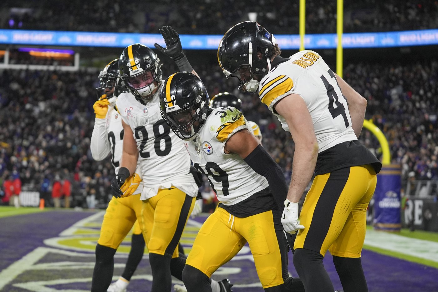 The aching Steelers still control their destiny in the AFC North. Their grasp, however, is slipping | iNFOnews.ca