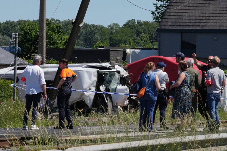 4 dead, 5 injured in a crash between a train and a school bus in Belgium | iNFOnews.ca
