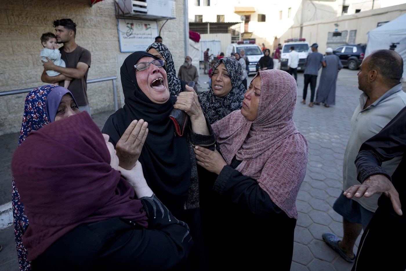 Middle East latest: UN ponders how to calm the conflict as Israel battles militants on two fronts | iNFOnews.ca