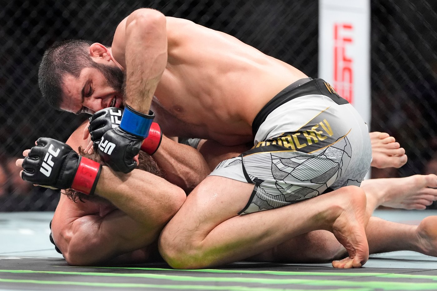 Islam Makhachev wins 170-pound title, ties UFC record with 16th straight victory | iNFOnews.ca Islam Makhachev wins 170-pound title, ties UFC record with 16th straight victory | iNFOnews.ca