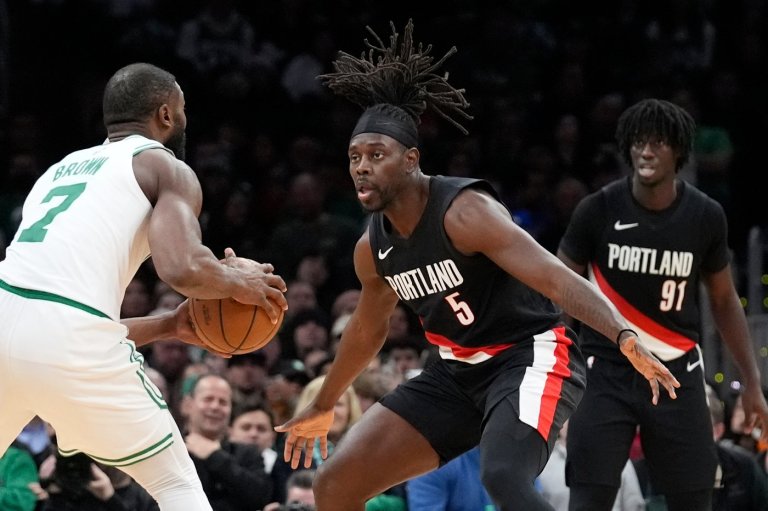 Blazers guard Jrue Holiday gets champion's welcome in return to Boston to face Celtics | iNFOnews.ca