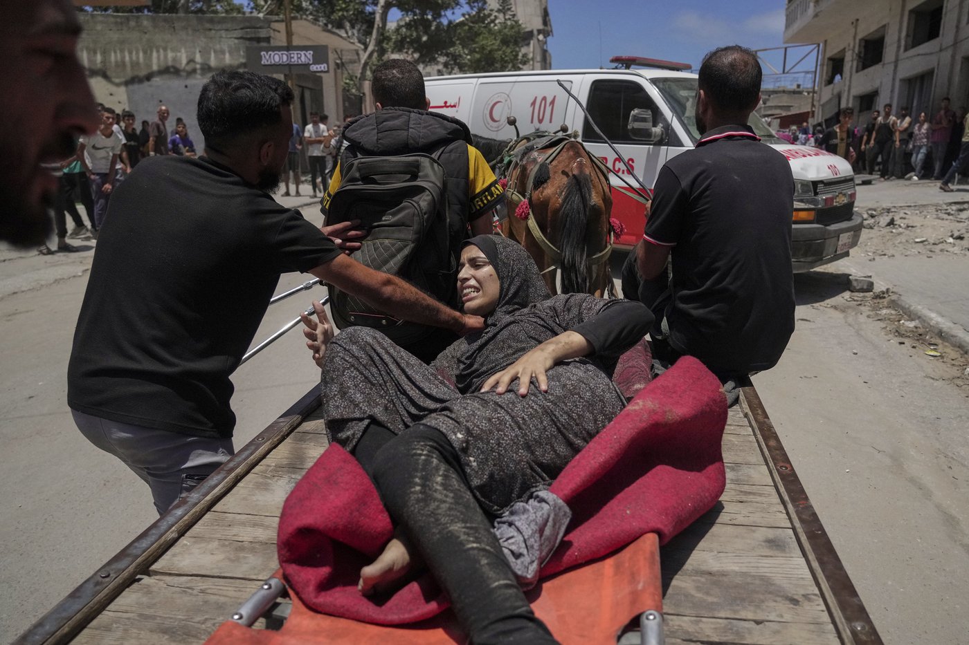 Militants kill 5 Israeli soldiers in Gaza and Israeli strikes kill 51 Palestinians | iNFOnews.ca Militants kill 5 Israeli soldiers in Gaza and Israeli strikes kill 51 Palestinians | iNFOnews.ca