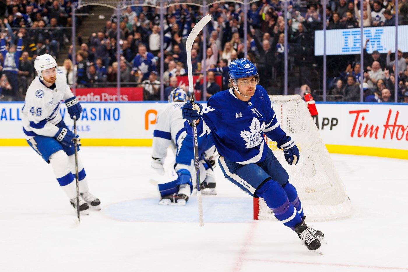 Matthew Knies scores twice, adds assist to push Leafs past Lightning | iNFOnews.ca