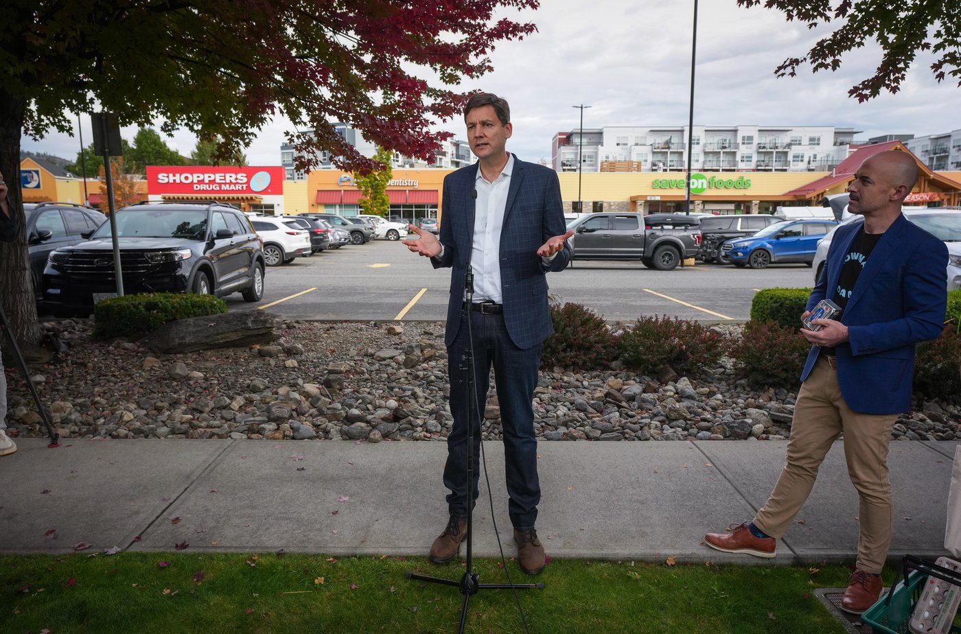 Both British Columbia NDP, Conservative leader campaigned in the Okanagan Friday | iNFOnews.ca Both British Columbia NDP, Conservative leader campaigned in the Okanagan Friday | iNFOnews.ca