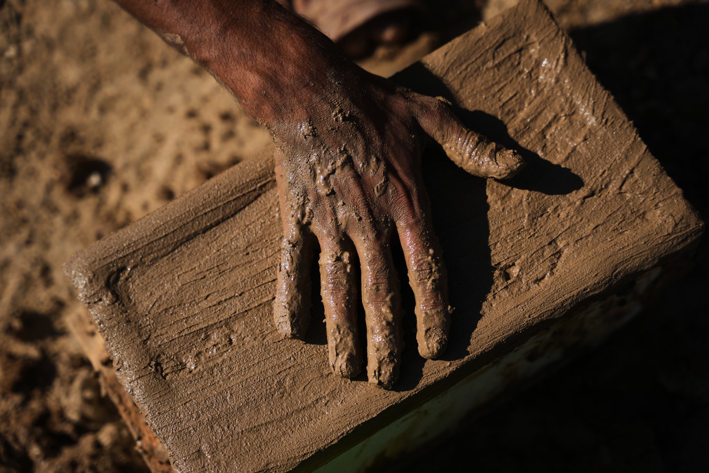 Photos show Palestinians using handmade mud bricks, wood and plastic to rebuild amid Gaza’s rubble | iNhome