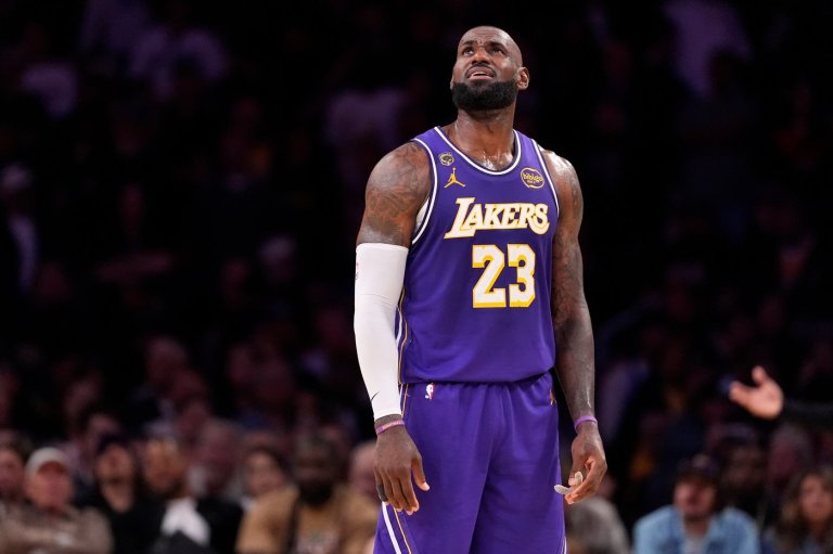 LeBron James isn't worried yet after Lakers lose 2nd straight potential series clincher to Rockets | iNFOnews.ca
