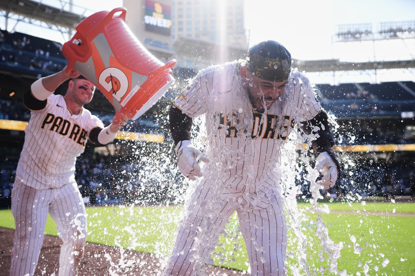 Padres win 4-3 in 11 innings to sweep MLB-leading Brewers | iNFOnews.ca