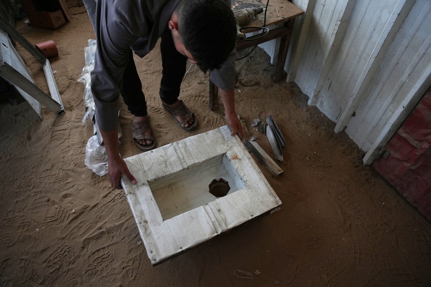 Palestinians suffer from lack of proper toilets across Gaza's vast tent cities | iNFOnews.ca Palestinians suffer from lack of proper toilets across Gaza's vast tent cities | iNFOnews.ca