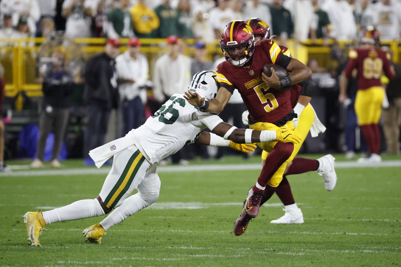 Commanders' Jayden Daniels will not practice earlier than Friday because of an injured knee | iNFOnews.ca