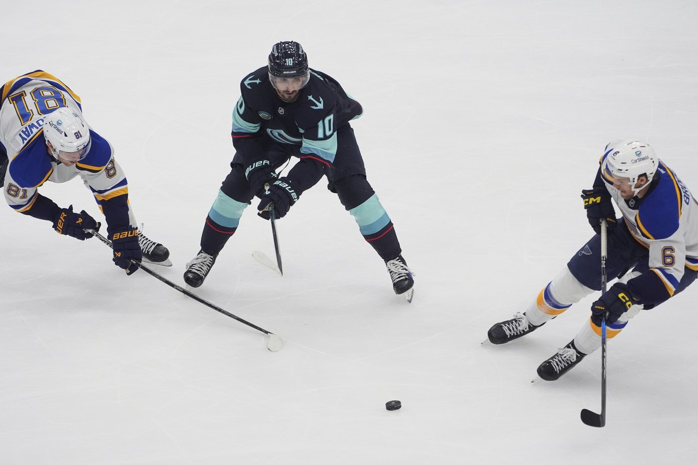 Jordan Kyrou scores twice as Blues spoil Kraken's home opener with 3-2 win | iNFOnews.ca