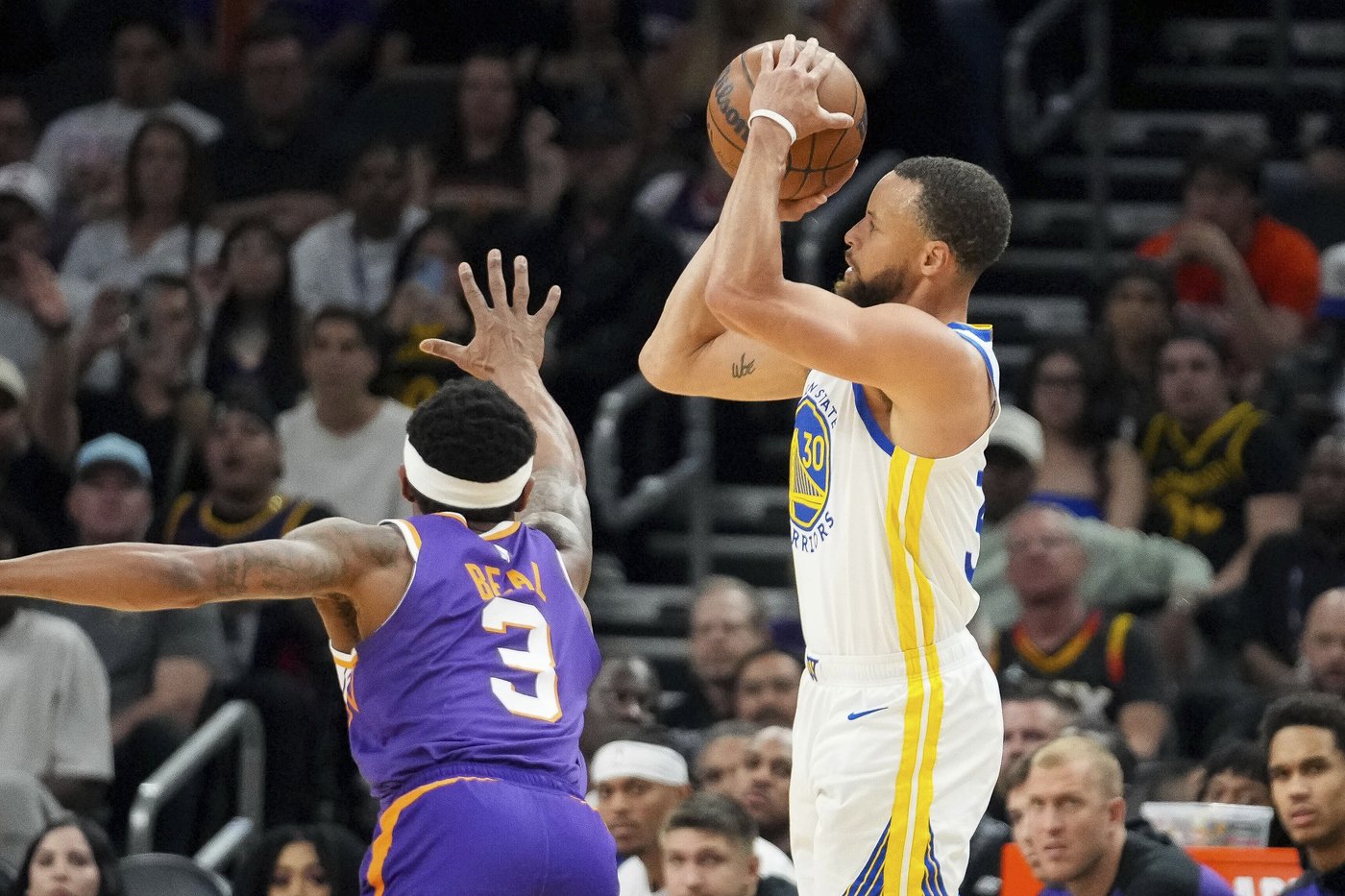 Curry scores 25 as the Warriors cruise past the Suns 133-95 and keep pace in West playoff race | iNFOnews.ca