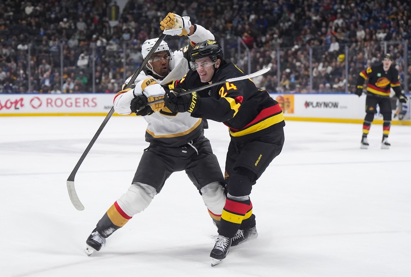 Cole Smith scores winner, Vegas Golden Knights edge struggling Vancouver Canucks 2-1 | iNFOnews.ca Cole Smith scores winner, Vegas Golden Knights edge struggling Vancouver Canucks 2-1 | iNFOnews.ca