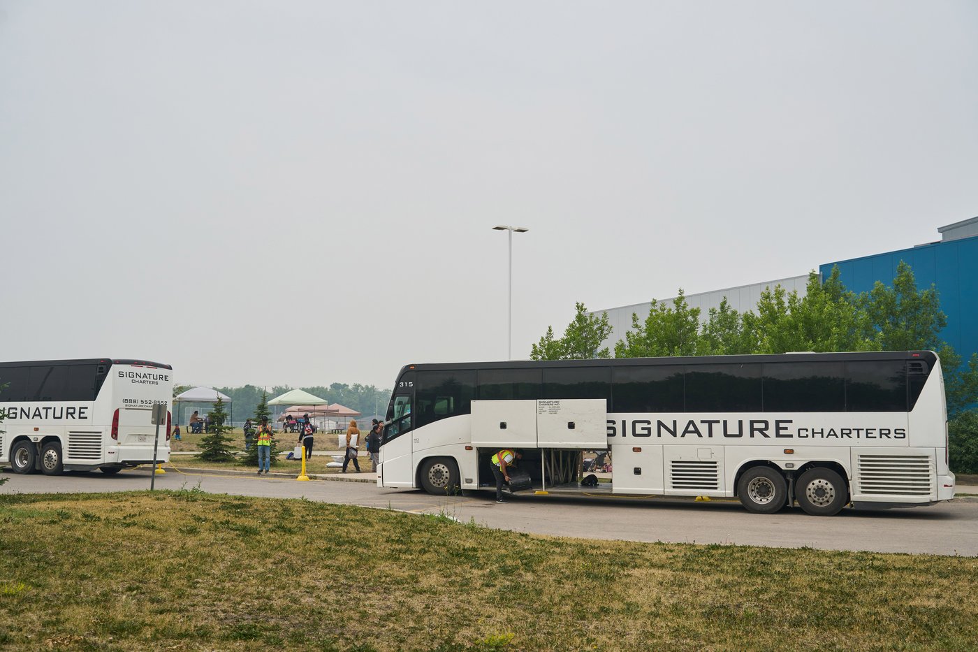 Evacuees arrive in Winnipeg as wildfires force thousands out, bring smoke advisories | iNFOnews.ca