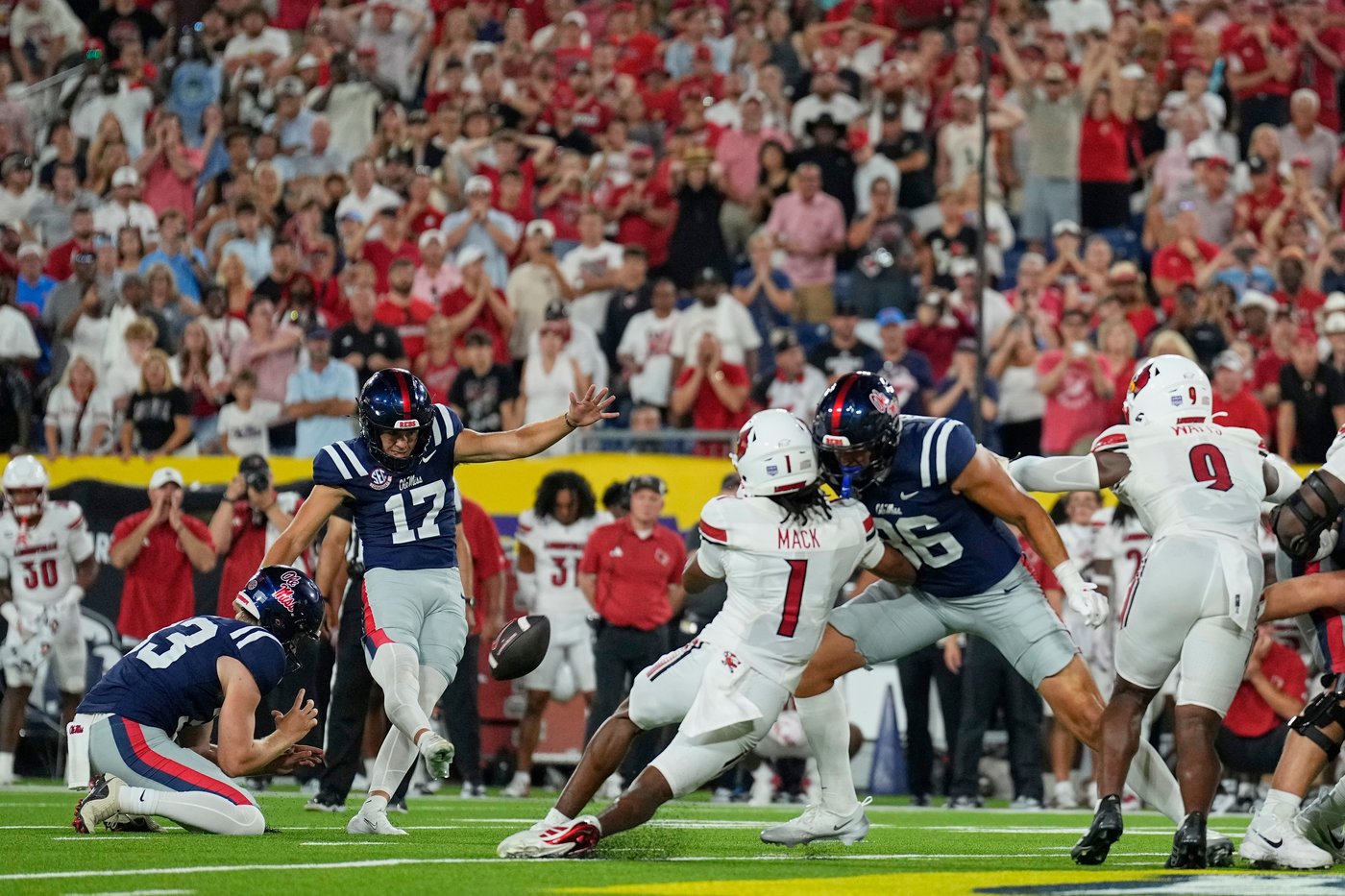 Wild 2nd half ends with Carneiro’s 48-yard winner for No. 9 Ole Miss over No. 24 Louisville | iNFOnews.ca Wild 2nd half ends with Carneiro’s 48-yard winner for No. 9 Ole Miss over No. 24 Louisville | iNFOnews.ca