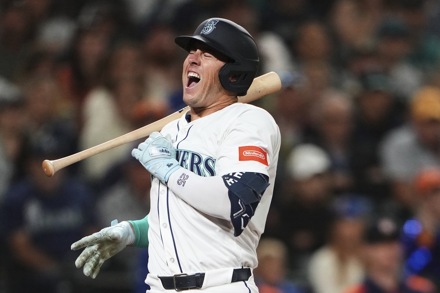 Young walks it off and Mariners top Astros in 11 innings | iNFOnews.ca Young walks it off and Mariners top Astros in 11 innings | iNFOnews.ca
