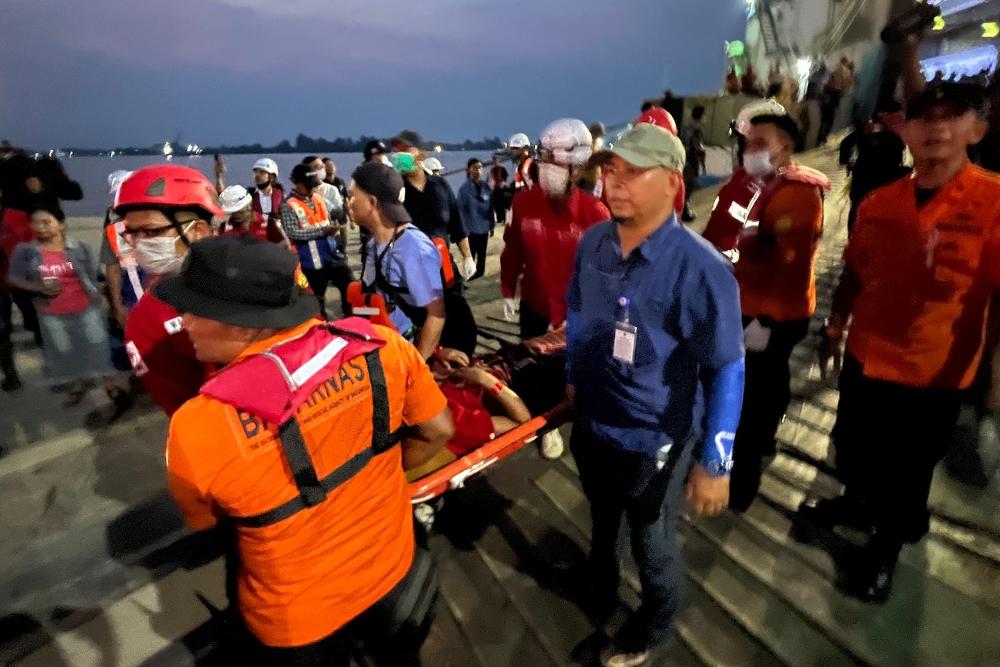Indonesia continues search for at least 129 missing after ferry capsizes, 6 bodies recovered | iNFOnews.ca Indonesia continues search for at least 129 missing after ferry capsizes, 6 bodies recovered | iNFOnews.ca
