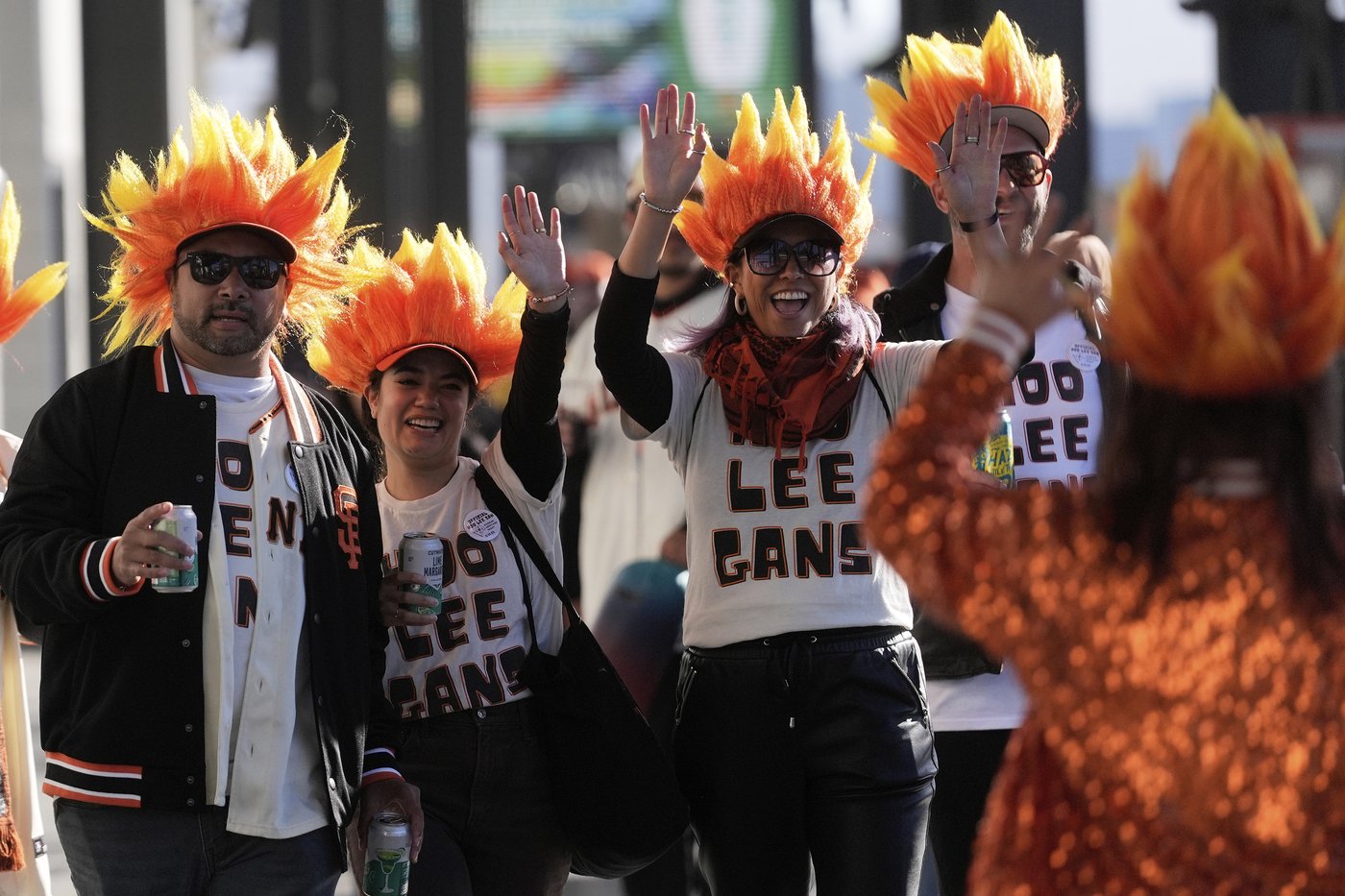 Meet the Hoo Lee Gans! Giants fans help Korean star Jung Hoo Lee feel at home with fan group | iNFOnews.ca