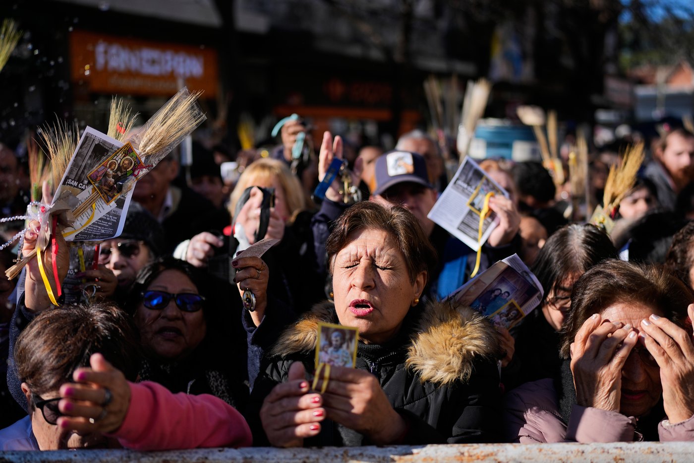 Argentines pray that Pope Leo's visit alleviates their economic stress | iNFOnews.ca