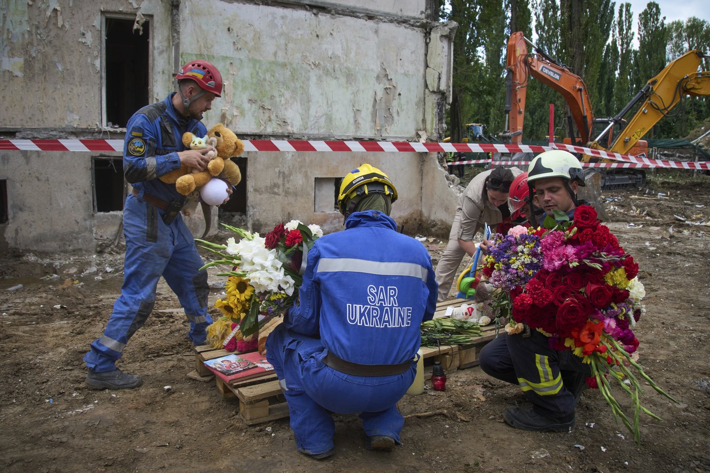 Kyiv mourns after deadliest attack in a year kills 31 people in Ukraine, including 5 children | iNFOnews.ca Kyiv mourns after deadliest attack in a year kills 31 people in Ukraine, including 5 children | iNFOnews.ca