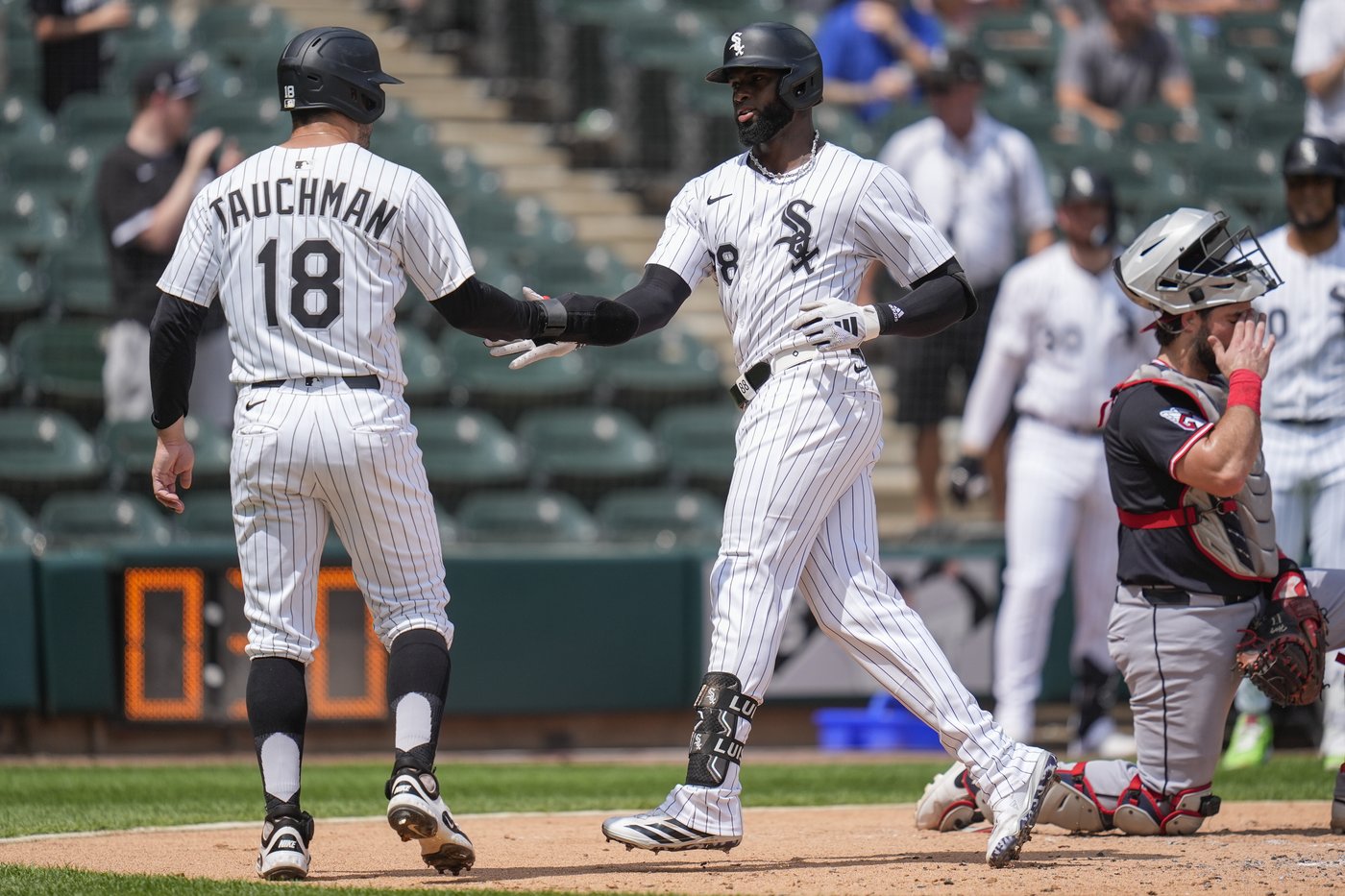 Carlos Santana homers to help the Guardians top the White Sox 4-2 in doubleheader opener | iNFOnews.ca