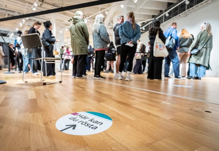 Swedish voters go to polls to choose a new parliament as hard right bids for role in government | iNFOnews.ca