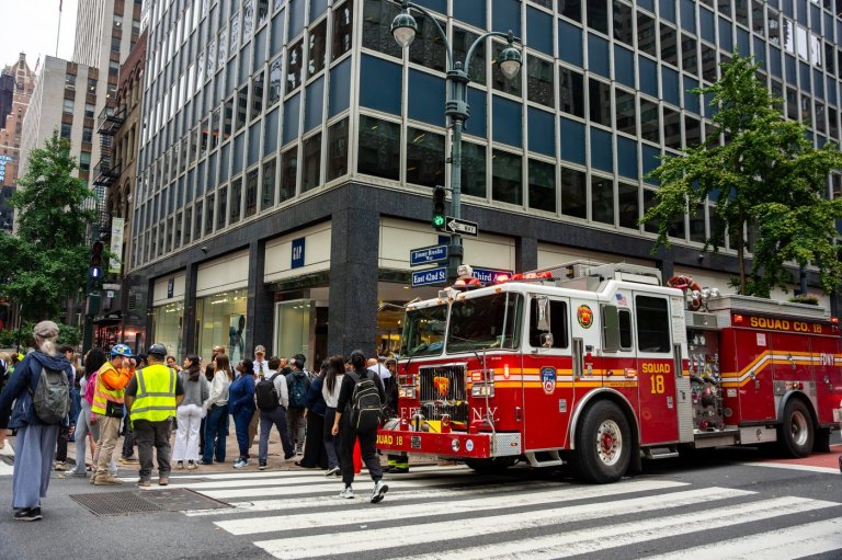 Falling bricks and buckling columns at a Manhattan high rise force evacuations | iNFOnews.ca