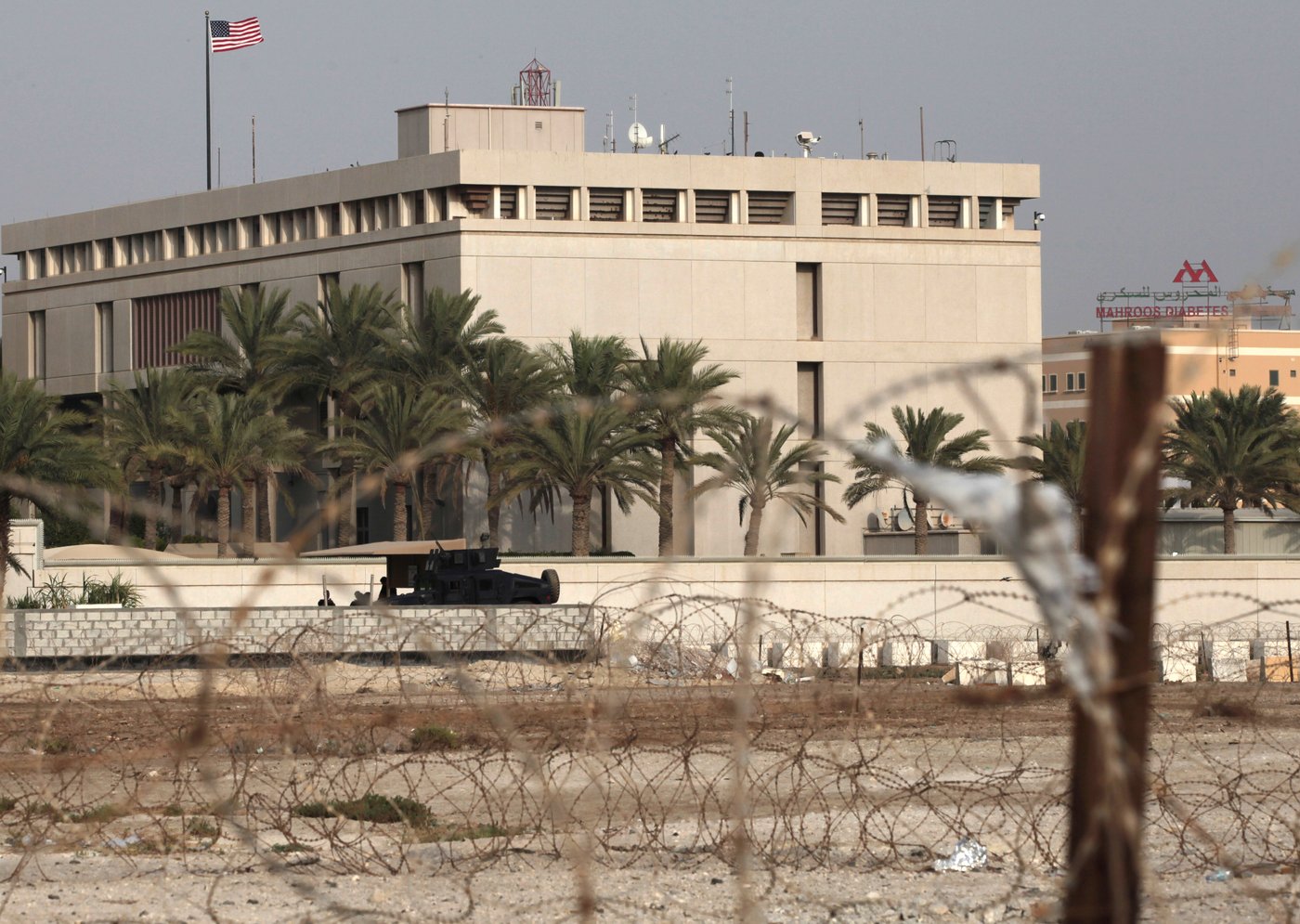 US diplomats and family members slowly begin to return to the Mideast embassies | iNFOnews.ca