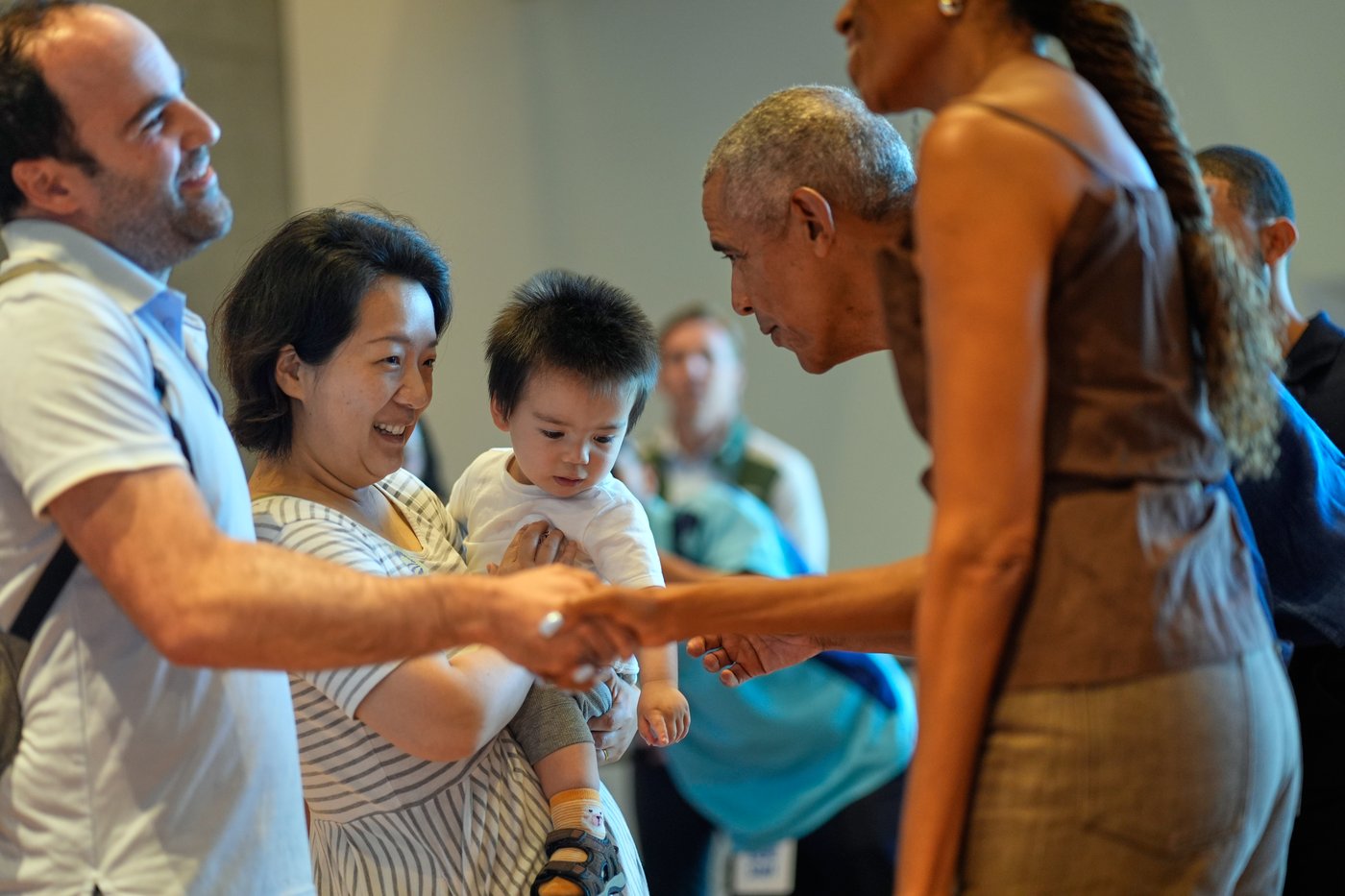Barack and Michelle Obama surprise first visitors to newly opened presidential center | iNFOnews.ca Barack and Michelle Obama surprise first visitors to newly opened presidential center | iNFOnews.ca