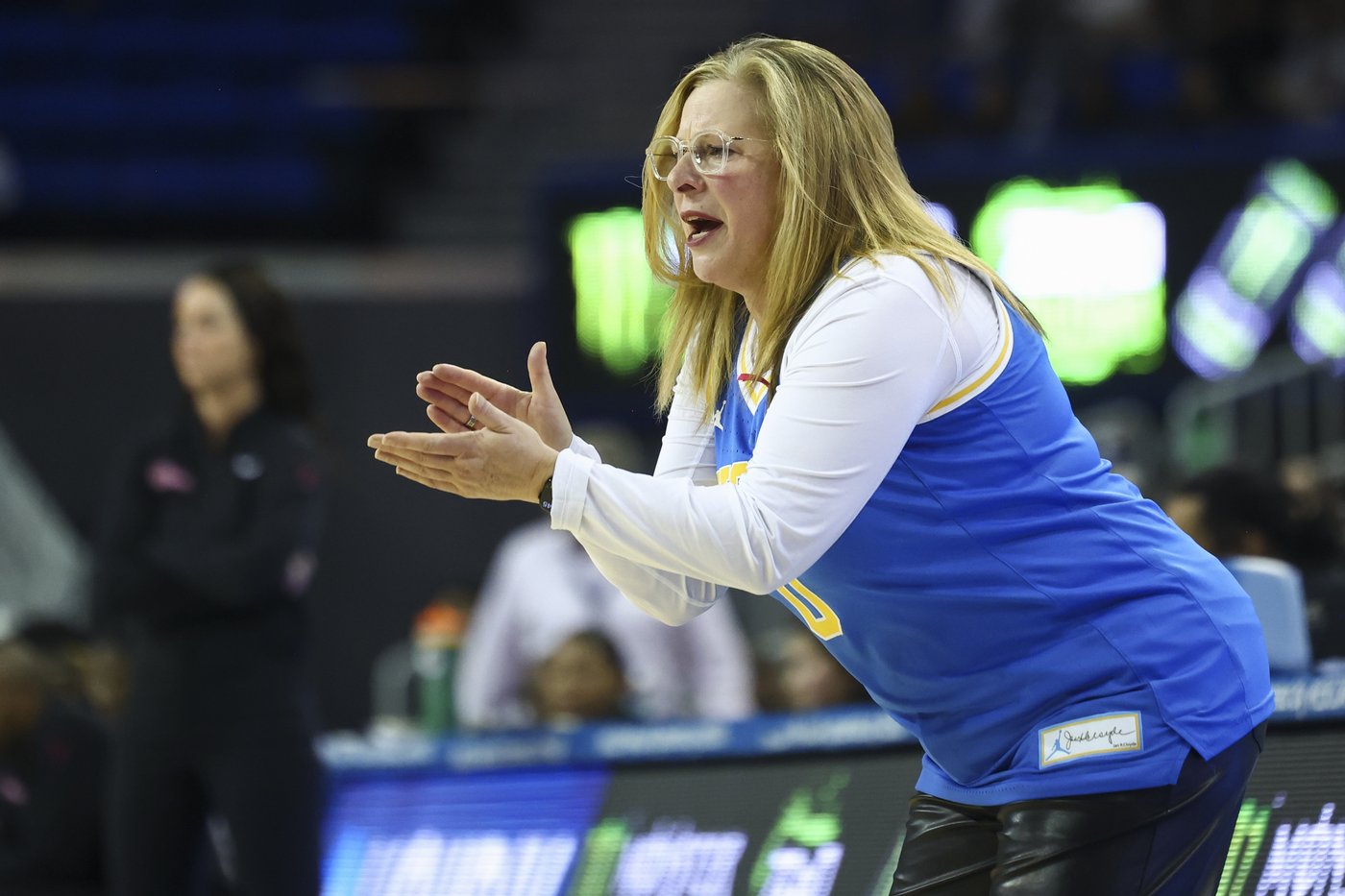UCLA's Betts scores 22, sets school single-season blocks mark in 70-55 win over No. 25 Illinois | iNFOnews.ca