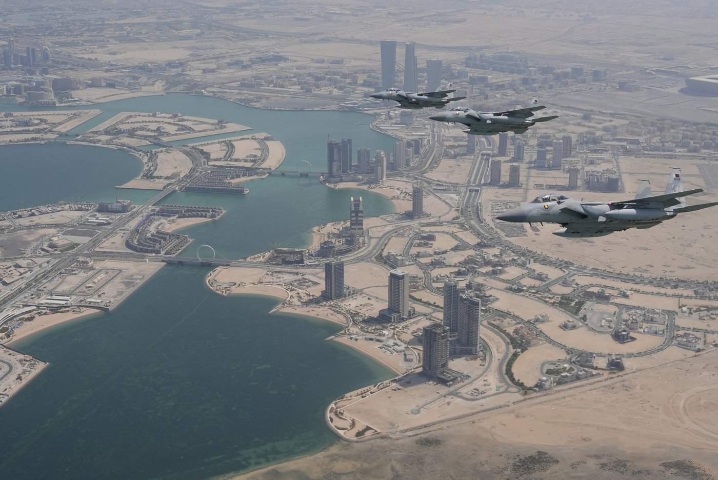 Trump's Qatar trip is off to a flying start as Air Force One gets another fighter jet escort | iNFOnews.ca Trump's Qatar trip is off to a flying start as Air Force One gets another fighter jet escort | iNFOnews.ca
