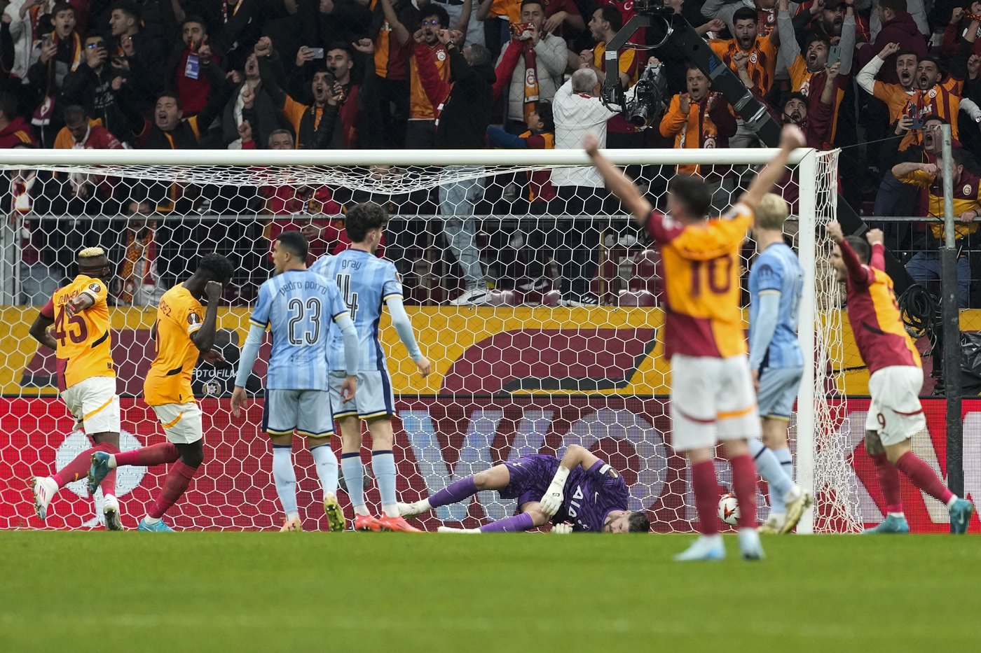 Man United ends winless run in Europe and Osimhen scores 2 as Galatasaray beats Tottenham | iNFOnews.ca