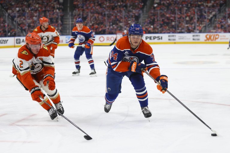 Oilers sign forward Colton Dach to two-year, $2.4-million extension | iNFOnews.ca