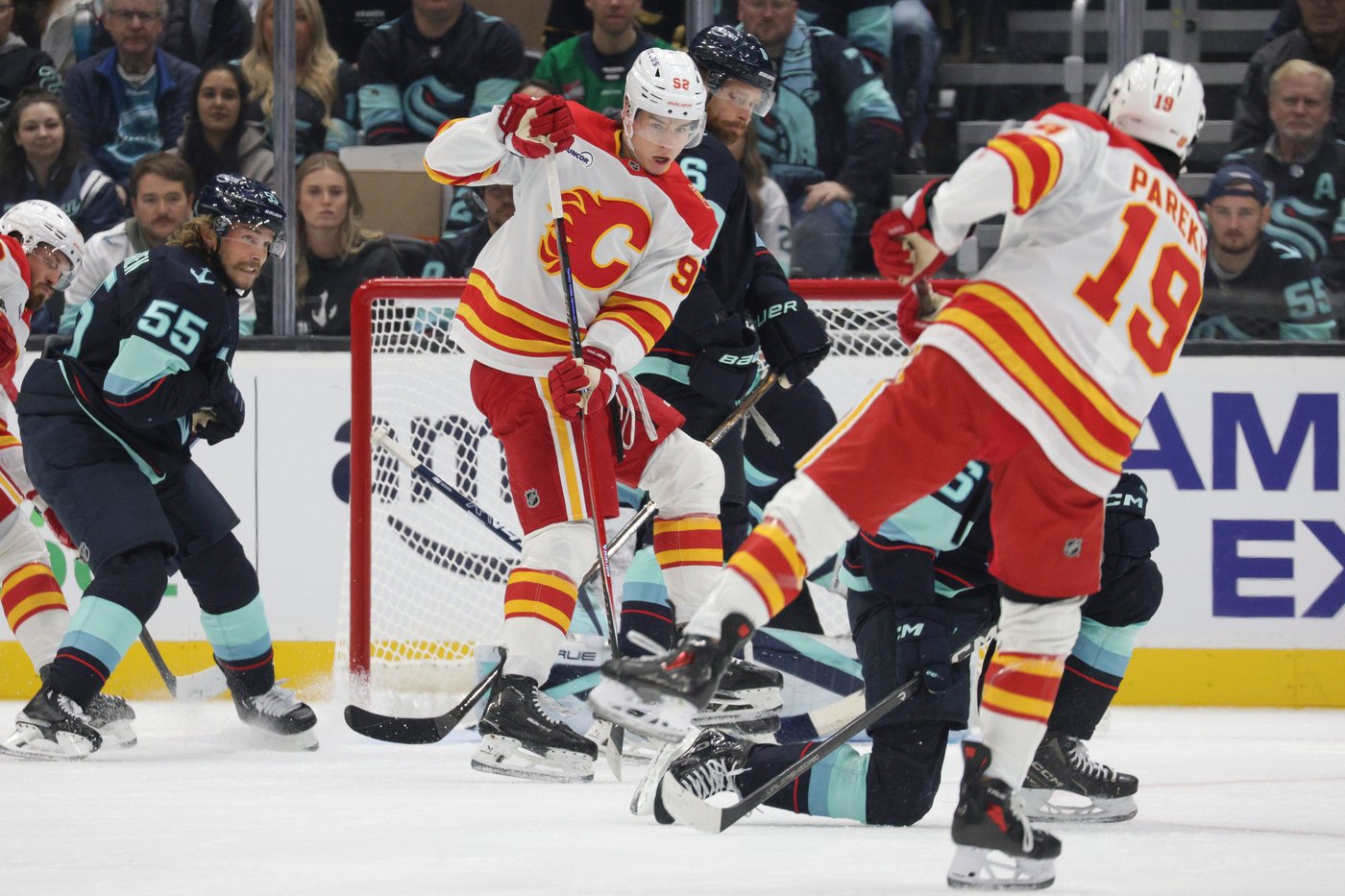 Samoskevich scores twice and Kraken beat Flames 6-1 in home opener as Calgary stays winless | iNFOnews.ca Samoskevich scores twice and Kraken beat Flames 6-1 in home opener as Calgary stays winless | iNFOnews.ca