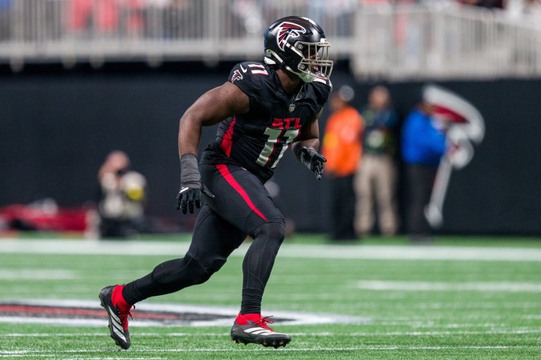 Falcons edge rusher and linebacker Jalon Walker carted off practice field following left leg injury | iNFOnews.ca
