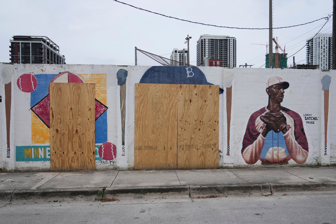 Miami Marlins join efforts to restore defaced Jackie Robinson and Minnie Miñoso mural | iNFOnews.ca Miami Marlins join efforts to restore defaced Jackie Robinson and Minnie Miñoso mural | iNFOnews.ca