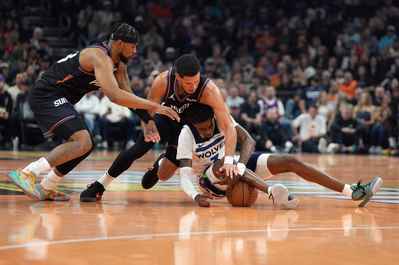Gillespie hits go-ahead jumper with 6.4 seconds left, Suns rally to stun Timberwolves 114-113 | iNFOnews.ca