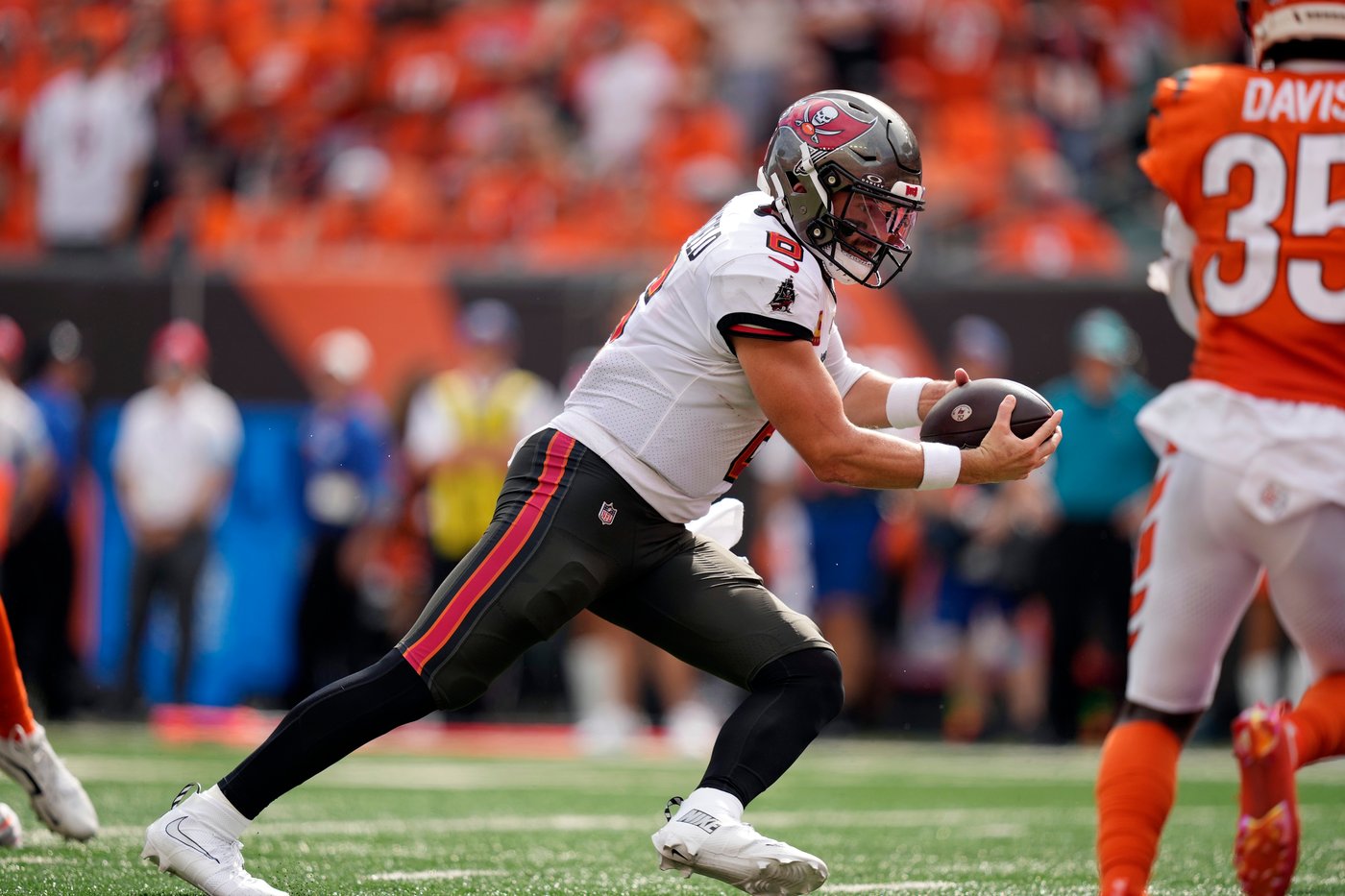 Mayfield's three lost fumbles costly in 33-27 loss to Bengals | iNFOnews.ca Mayfield's three lost fumbles costly in 33-27 loss to Bengals | iNFOnews.ca