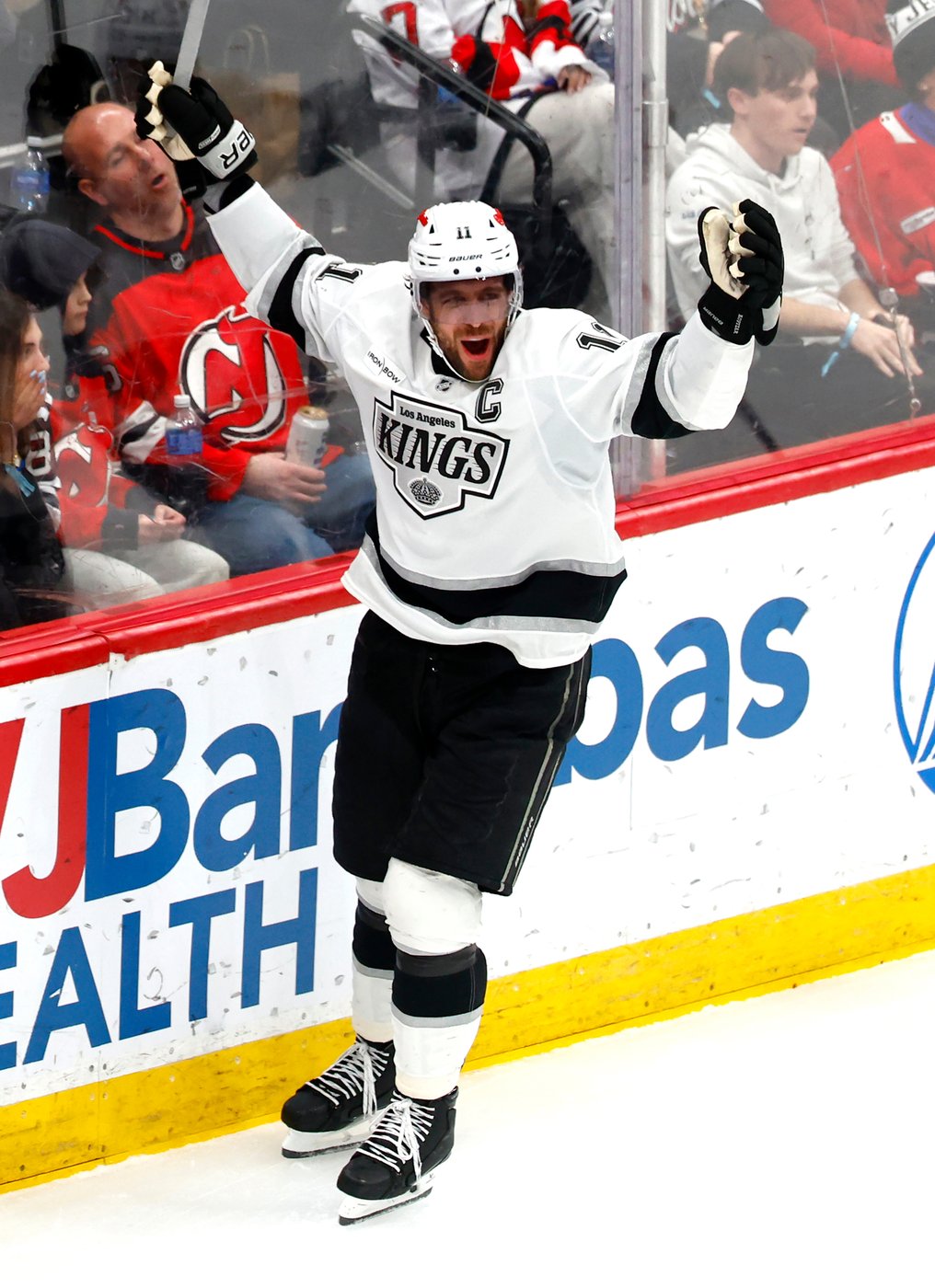 Kings' Kopitar sets franchise points record with 2 goals against Devils | iNFOnews.ca