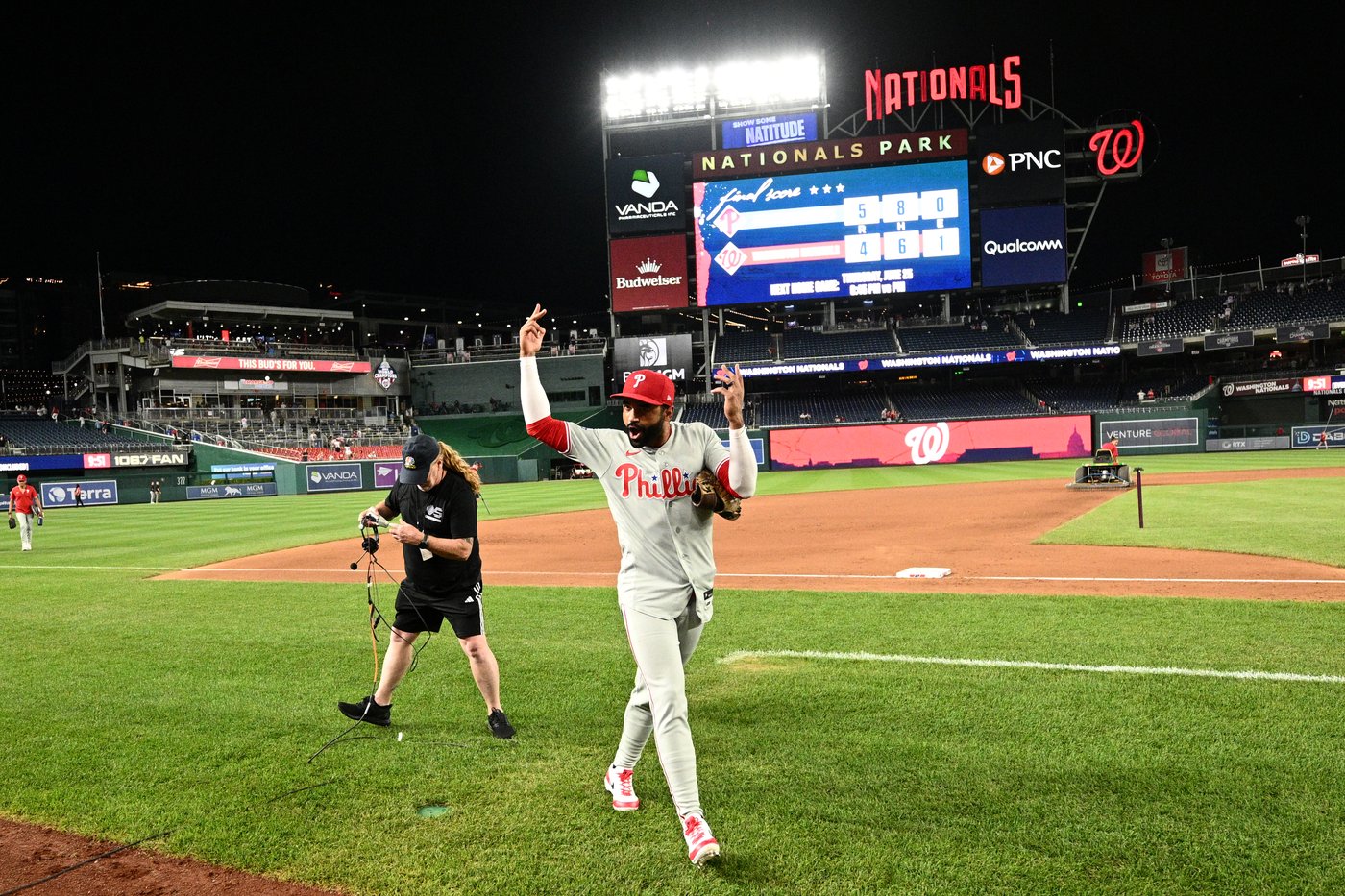Derek Hill robs Juan Soto with dazzling catch to make another big impression on Phillies | iNFOnews.ca