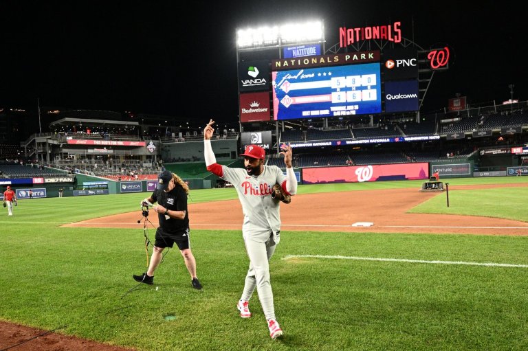 Derek Hill robs Juan Soto with dazzling catch to make another big impression on Phillies | iNFOnews.ca