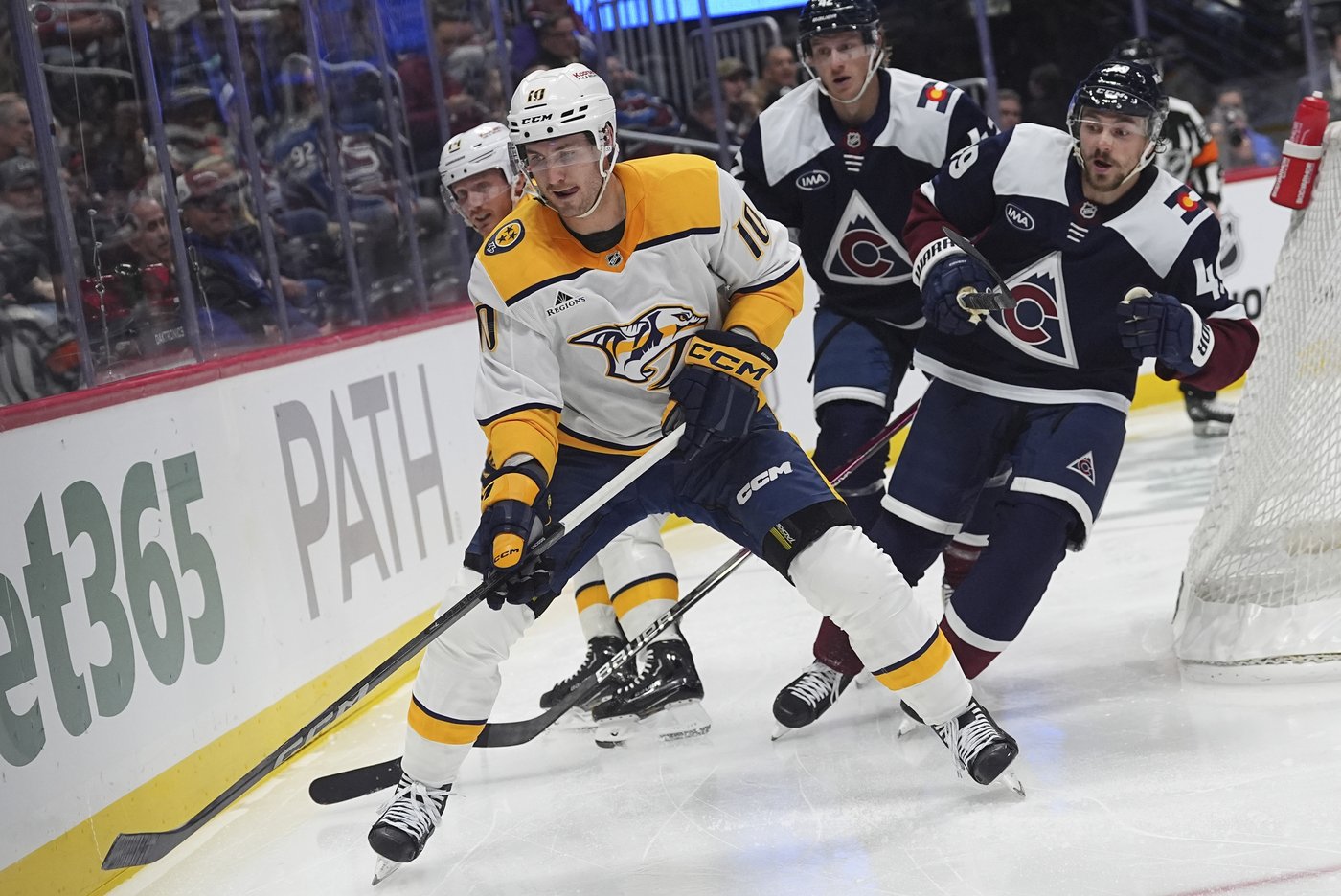 Samuel Girard steals the puck in overtime and scores on a breakaway as Avalanche beat Predators 3-2 | iNFOnews.ca