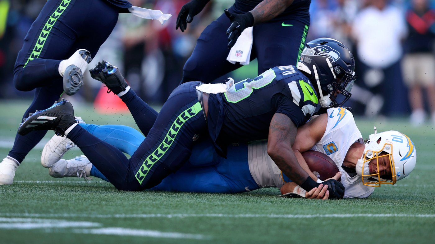 Jim Harbaugh backs Mike McDaniel amid Chargers' struggles on offense during 0-4 start | iNFOnews.ca